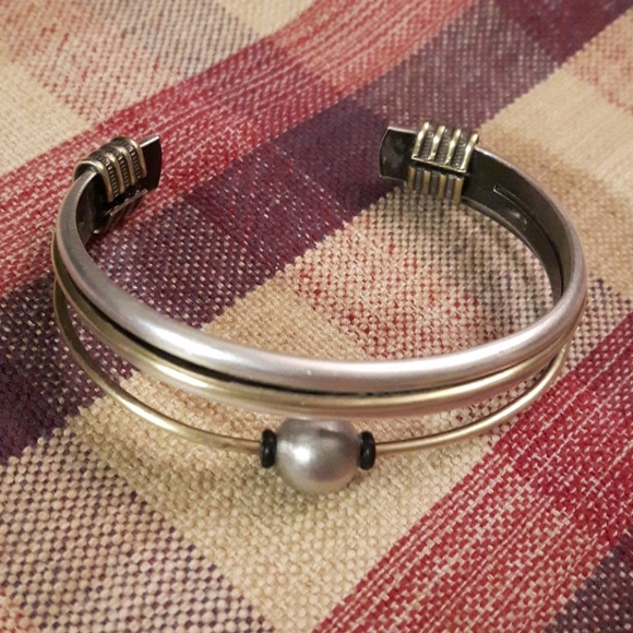 Metal Cuff Bracelet Strong, Stylish & Comfortable - Picture 5 of 6